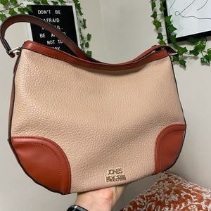 Burnt orange shoulder bag.